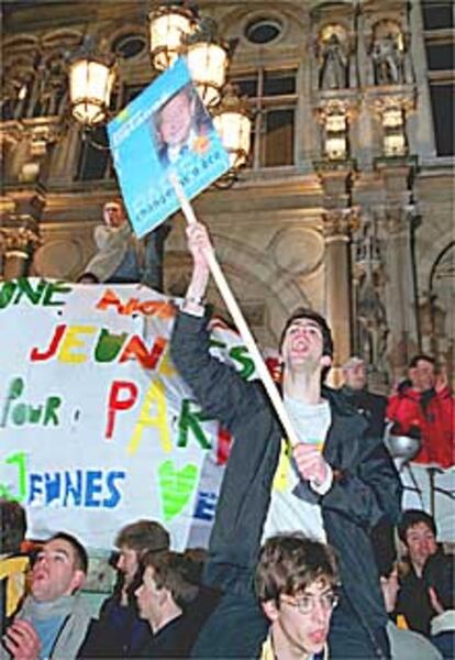 La izquierda francesa celebró anoche su victoria en las elecciones municipales de París.