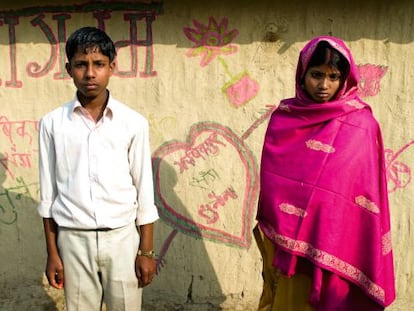 Una pareja india va a pasar su primera noche juntos, pero ninguno de los dos está feliz.