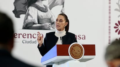 Claudia Sheinbaum habla durante la rueda de prensa matutina de este martes, en Palacio Nacional.