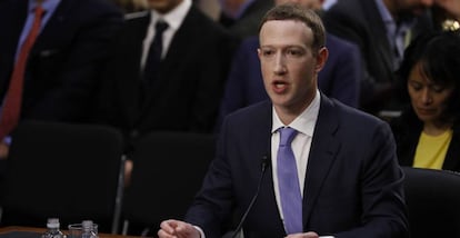 Mark Zuckerberg, CEO de Facebook, ante el Senado estadounidense.