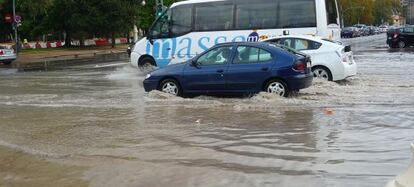 Una calle inundada por la tormenta en Valencia.
