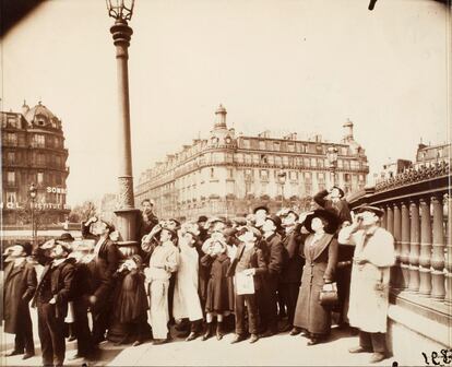 <i>El eclipse,</i> abril de 1912. George Eastman House © Eugène Atget / Álbum de Man Ray /George Eastman House.