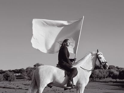 Una obra de Marina Abramovic que integra la exposición <i>Heroínas</i> en el Museo Thyssen-Bornemisza.
