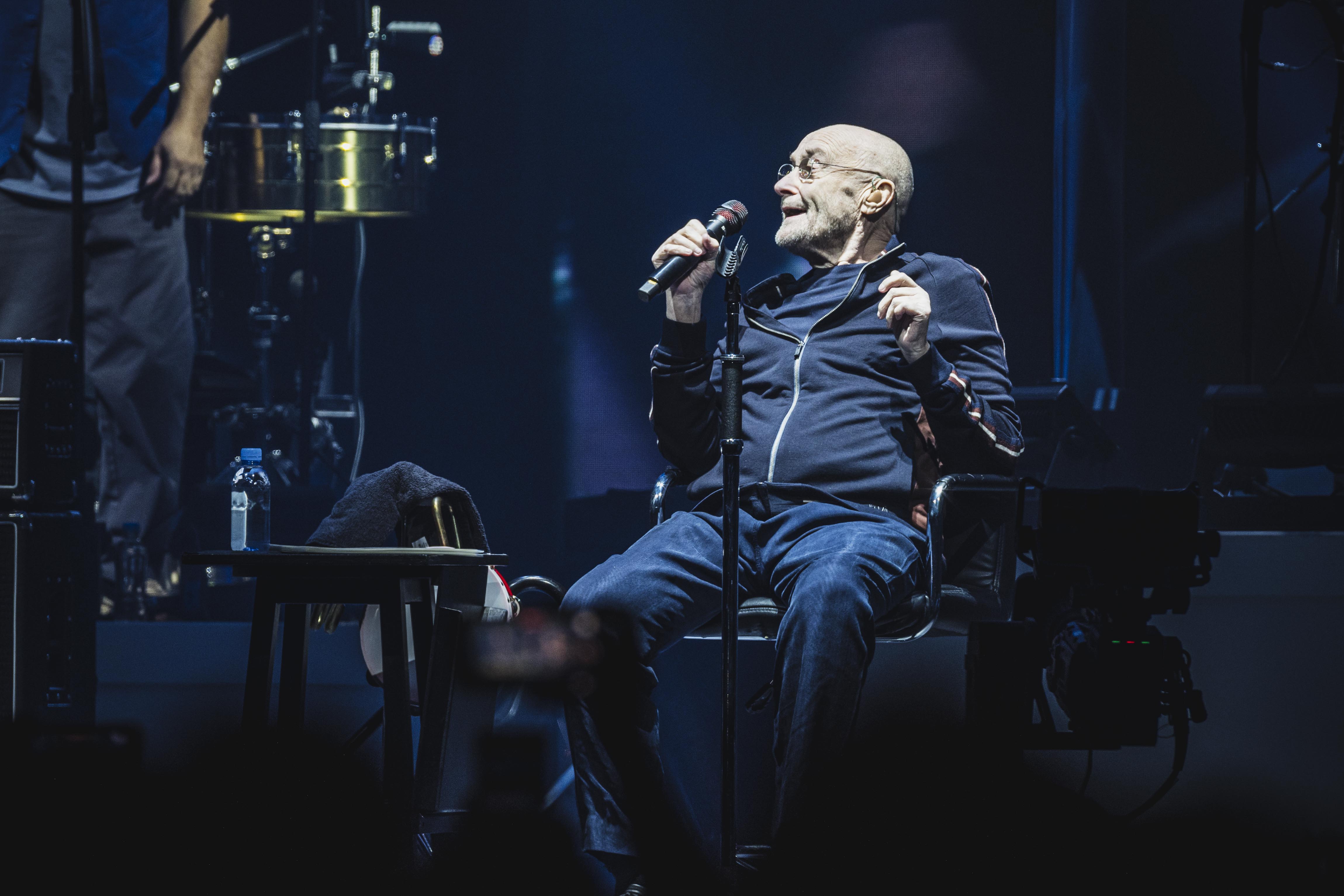 Phil Collins habla de su hospitalización casi mortal por su alcoholismo: “Mis órganos se estaban paralizando. La gente venía a despedirse”