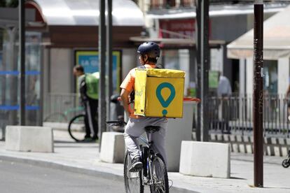 Empresas como Glovo podrían perder clientela si Google se mete en el mundo de repartir comida a domicilio.