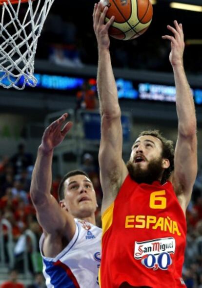 Sergio Rodríguez entra a canasta ante Nedovic.