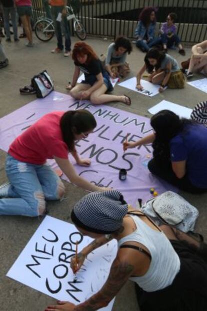 Mulheres no ato em São Paulo.