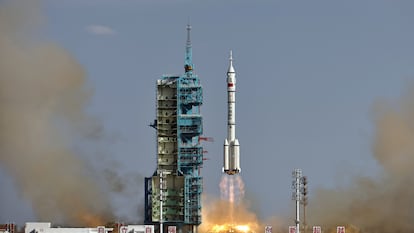 El cohete chino del tipo Larga Marcha 2F ha despegado este miércoles con tres astronautas, a bordo de la nave tripulada 'Shenzhou-20'.