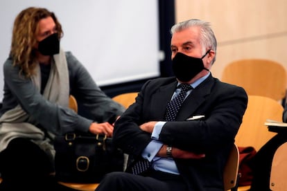 El extesorero Luis Bárcenas, en el banquillo de los acusados durante la primera sesión del juicio por la caja b del PP celebrada el pasado lunes.