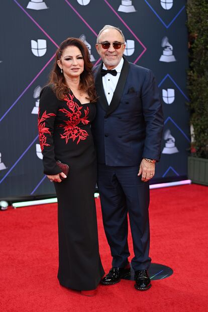 Gloria Estefan y Emilio Estefan tampoco quisieron perderse esta edición de los Grammy Latinos.