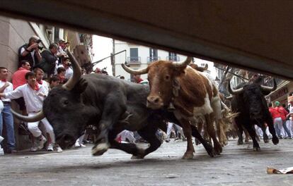 Un momento de los encierros de San Fermín, en 2000.