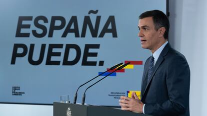 El presidente del Gobierno, Pedro Sánchez, durante el anuncio de la declaración del estado de alarma este domingo.