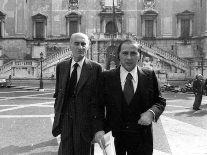 Indro Montanelli y Silvio Berlusconi en Piazza del Campidoglio, Roma, en 1977.