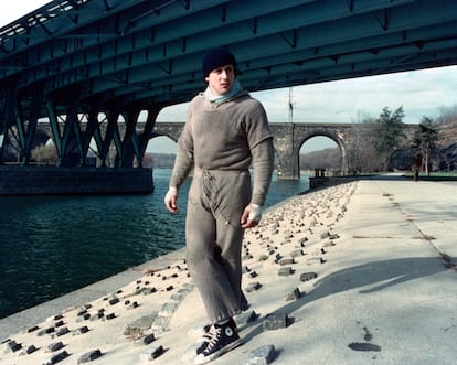 Una imagen ya legendaria de 'Rocky': Sylvester Stallone como Rocky Balboa haciendo footing por Filadelfia.