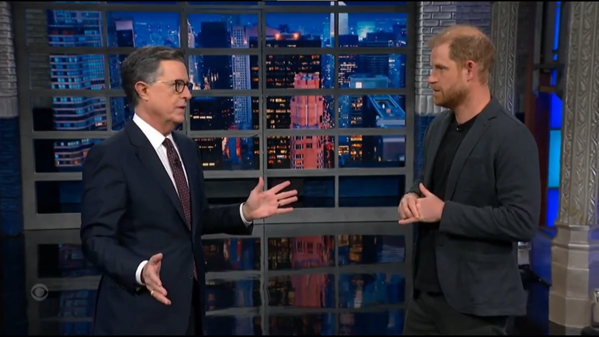 Enrique de Inglaterra bromea sobre Donald Trump con Stephen Colbert: “He oído que eligieron a un rey”