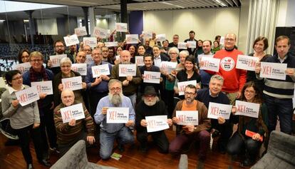 Los representantes de la Xarxa d&#039;Entitats del Pa&iacute;s Valenci&agrave; en el Octubre Centre de Cultura Contempor&agrave;nia.