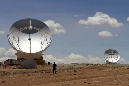 Antenas del futuro ALMA en el plano de Chajnantor (Chile), a 5.100 metros de altura