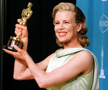 Actress Kim Basinger holds up her Oscar for Best S