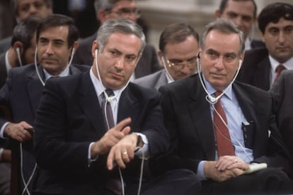 Ganó relevancia internacional como embajador ante Naciones Unidas y portavoz de la delegación de Israel en la Conferencia de Paz de Madrid de 1991 (en la imagen).