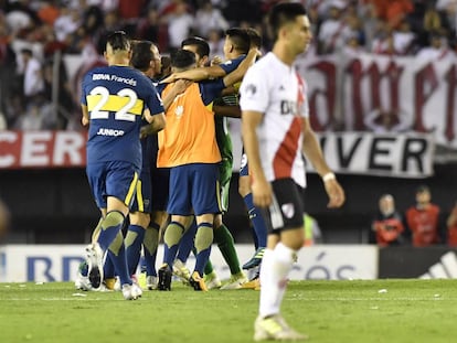 Los jugadores de Boca celebran la conquista del &uacute;ltimo Supercl&aacute;sico, en el Monumental.