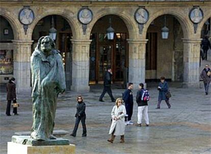La estatua en bronce de Balzac (1897), de Auguste Rodin, instalada en la plaza Mayor de Salamanca.
