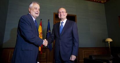 Gri&ntilde;&aacute;n y De la Torre, durante la reuni&oacute;n de ayer en Sevilla.