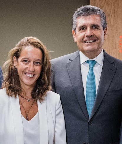 El órgano de administración del grupo familiar de turrones, barritas y confitería Delaviuda Confectionery ha decidido que Isabel Sánchez, hasta ahora directora general, sea la nueva consejera delegada, en sustitución de Manuel López. El órgano de administración del grupo familiar de turrones, barritas y confitería Delaviuda Confectionery ha decidido que Isabel Sánchez, hasta ahora directora general, sea la nueva consejera delegada, en sustitución de Manuel López.