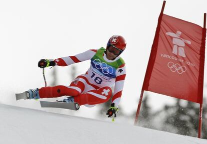 La austriaca Andrea Fischbacher tomando una curva en el supergigante de los Juegos Olímpicos de Invierno de 2010, celebrados en Vancouver (Canadá). Fischbacher se impuso en la prueba para lograr su primer oro olímpico a los 25 años.