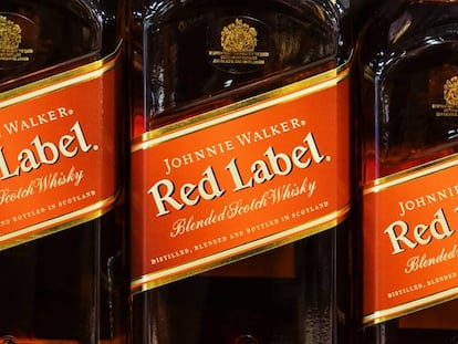 Botellas de whisky de la marca Johnnie Walker, propiedad de Diageo