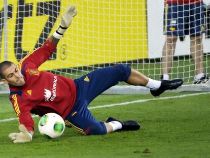 Valdés, en un entrenamiento de la selección en Helsinki. 