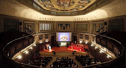 Salón de actos del Ateneo, institución cultural decana de las madrileñas, con 2.000 socios.