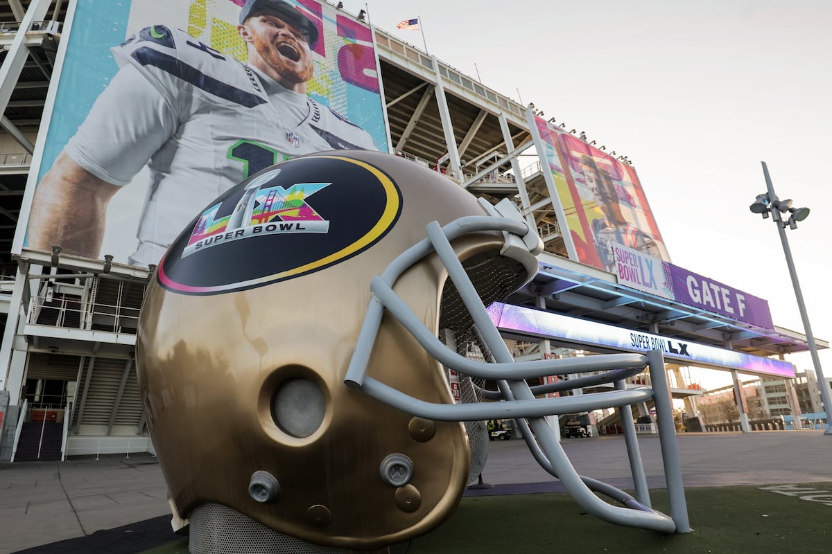 Super Bowl: New Generation vs. Legend | Sports