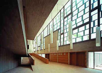 Teatro Auditorio (Guadalajara), de Rojo y Fernández-Shaw, con A. Verdasco