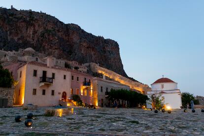 Atardecer en el poblado medieval fortificado de Monemvasía (Grecia).