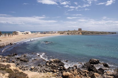 Hi ha vegades que el més curiós és el que es lloga, mentre que d'altres és més aviat el lloc on és. Aquest és el cas d'aquesta casa situada a Tabarca, un illot amb només uns quants habitatges a la costa d'Alacant.