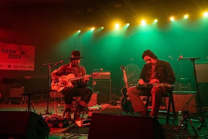Los hermanos Gutiérrez durante un concierto en Austin (EE UU), el pasado 15 de marzo.