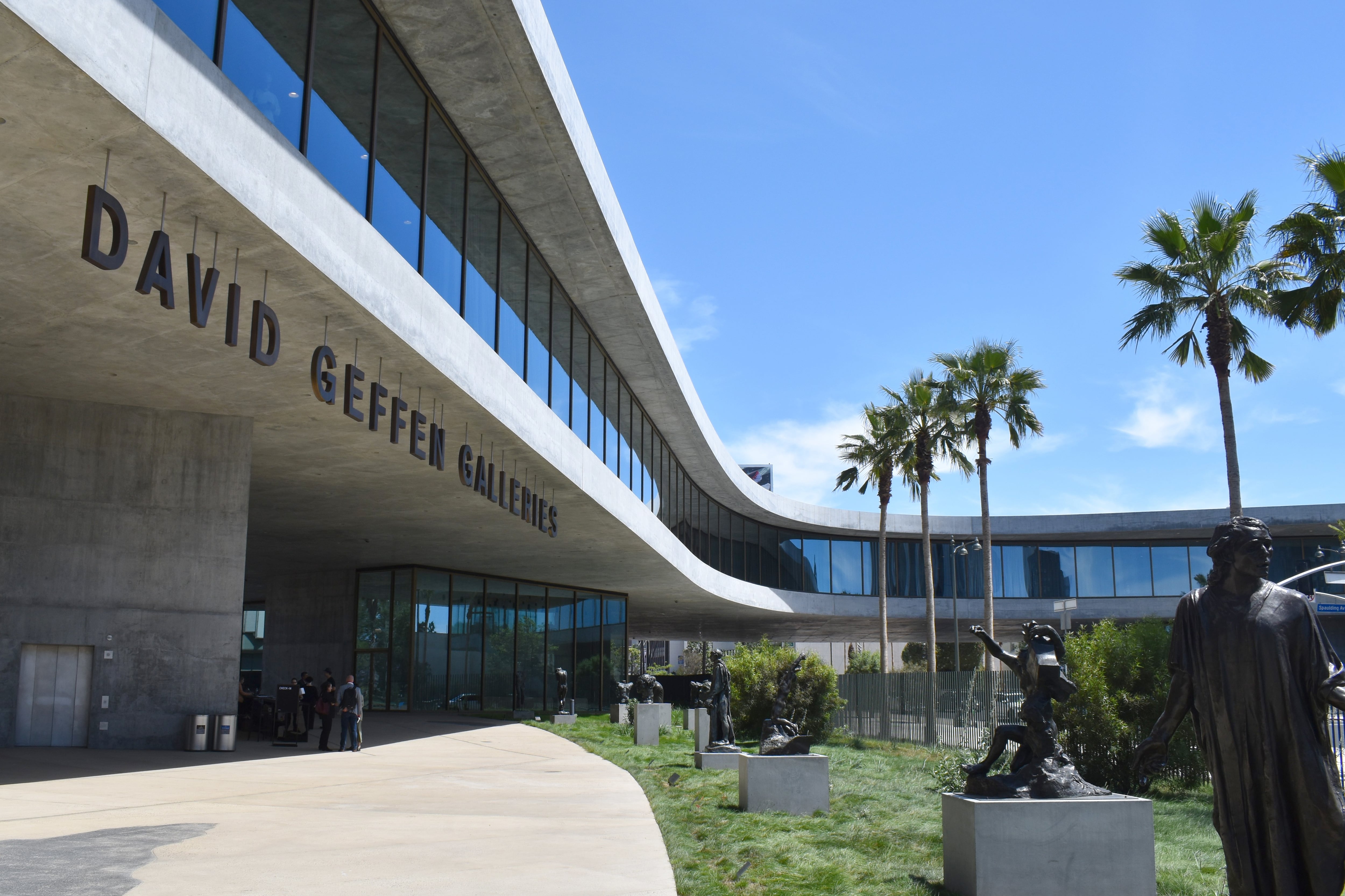 El LACMA estrena su mayor ampliación: 20 años, 700 millones y toneladas de cemento para un “museo de las culturas”