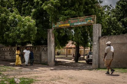 Entrada del Colegio Joseph Faye en Oussouye, donde el misionero Manel Sales abusó durante décadas de menores alumnos de los escolapios de Senegal.