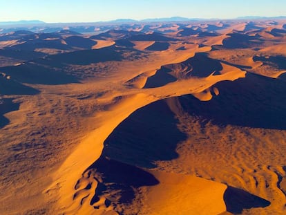 Las dunas rojas del desierto del Namib, vistas desde una avioneta