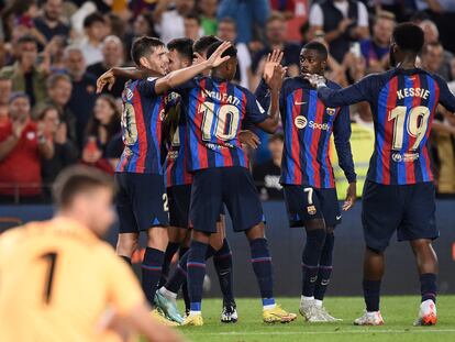 Los jugadores del Barcelona celebran el cuarto gol este domingo ante el Athletic.