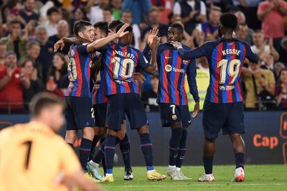 Los jugadores del Barcelona celebran el cuarto gol este domingo ante el Athletic.