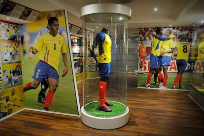 MUSEU DO FUTEBOL EQUATORIANO (EQUADOR) - Em 2015, a Federação Equatoriana de Futebol inaugurou um museu para contar a história da seleção e da modalidade no país. Há bolas, chuteiras e diversos modelos de camisa utilizados pela equipe tricolor, além de bustos de jogadores que fizeram fama pela seleção, como Alberto Spencer, De la Cruz e Kaviedes. As visitas são gratuitas. Onde: Avenida Las Aguas, Lomas de Urdesa, Guayaquil. Horário de visitação: quarta a sábado, das 9h às 18h.