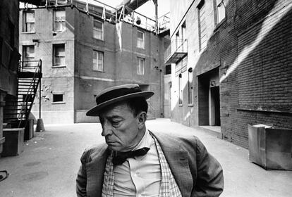 Buster Keaton fotografiado por última vez durante un rodaje en los estudios MGM en 1965.