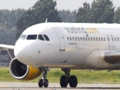 Un avi&oacute;n de la compa&ntilde;&iacute;a Vueling.