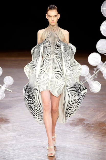 iris van herpen moda