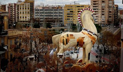 Un caballo de 14 metros de altura preside la falla de Na Jordana, un homenaje a la 'Odisea' de Homero.