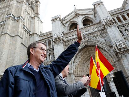 El presidente del PP, Alberto Núñez Feijóo, este domingo en Toledo durante un acto.