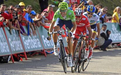 Valverde, Purito y Contador, en la llegada a Covadonga.