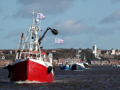 Barcos de pesca británicos forma la flotilla del Brexit, una manifestación marítima a favor de la salida del Reino Unido de la UE, en 2019.