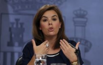 La vicepresidenta del Gobierno, Soraya Saénz de Santamaría, durante la rueda de prensa posterior al último Consejo de Ministros.